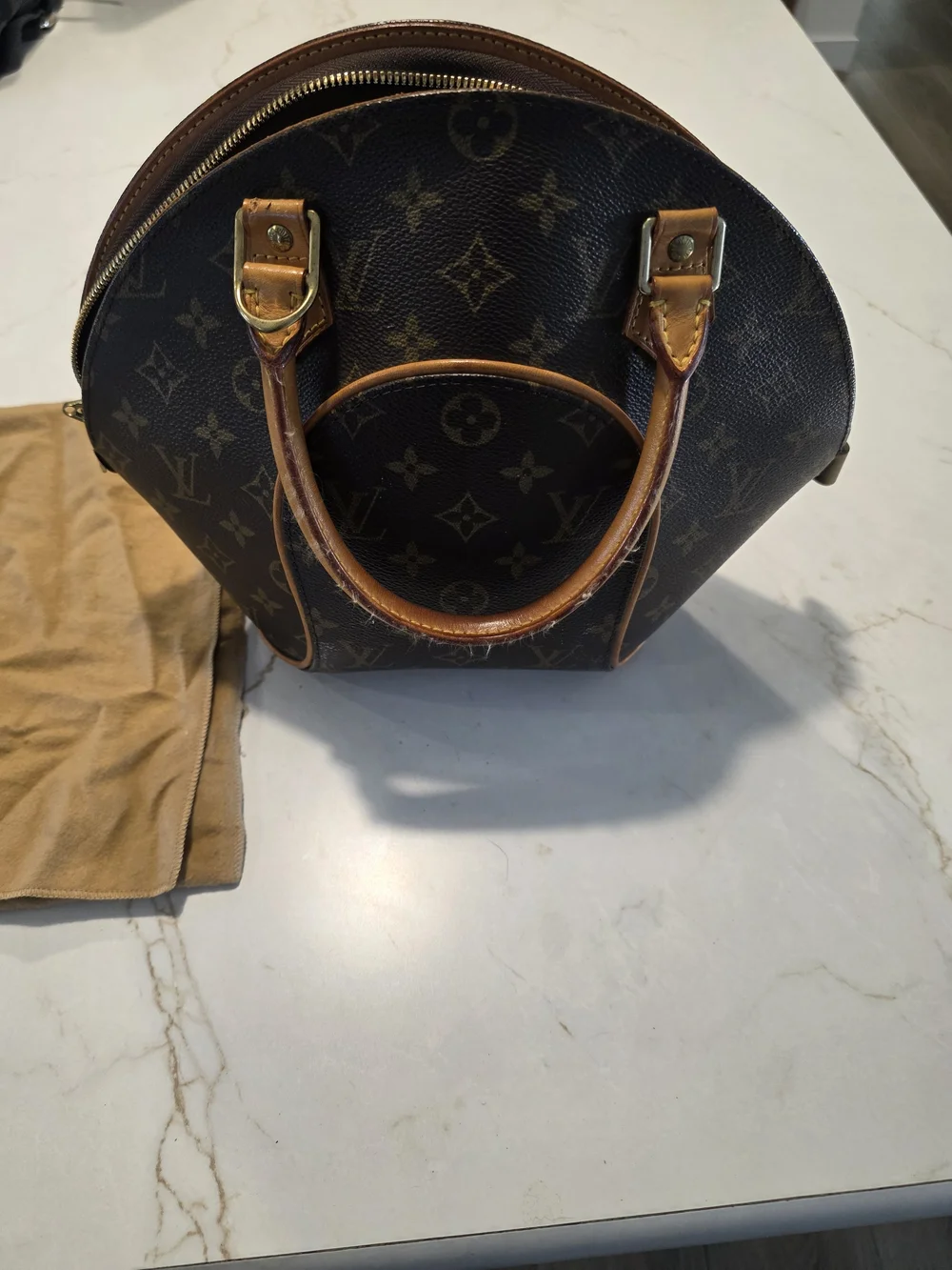Louis Vuitton Monogram Canvas Round Handbag in Brown